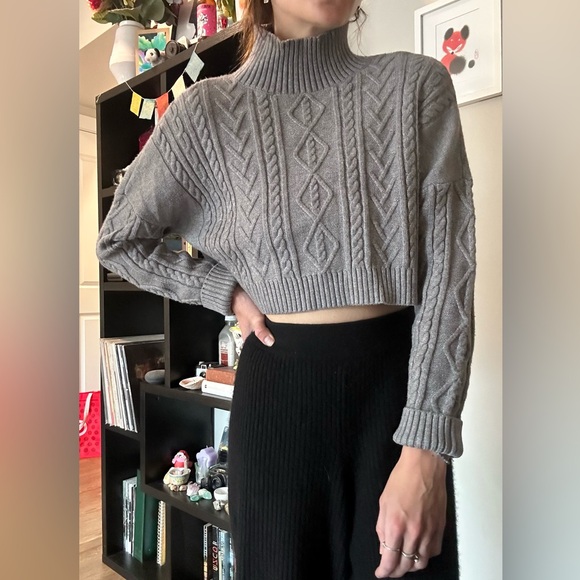 Chunky Knit Cropped Sweater - Picture 1 of 9